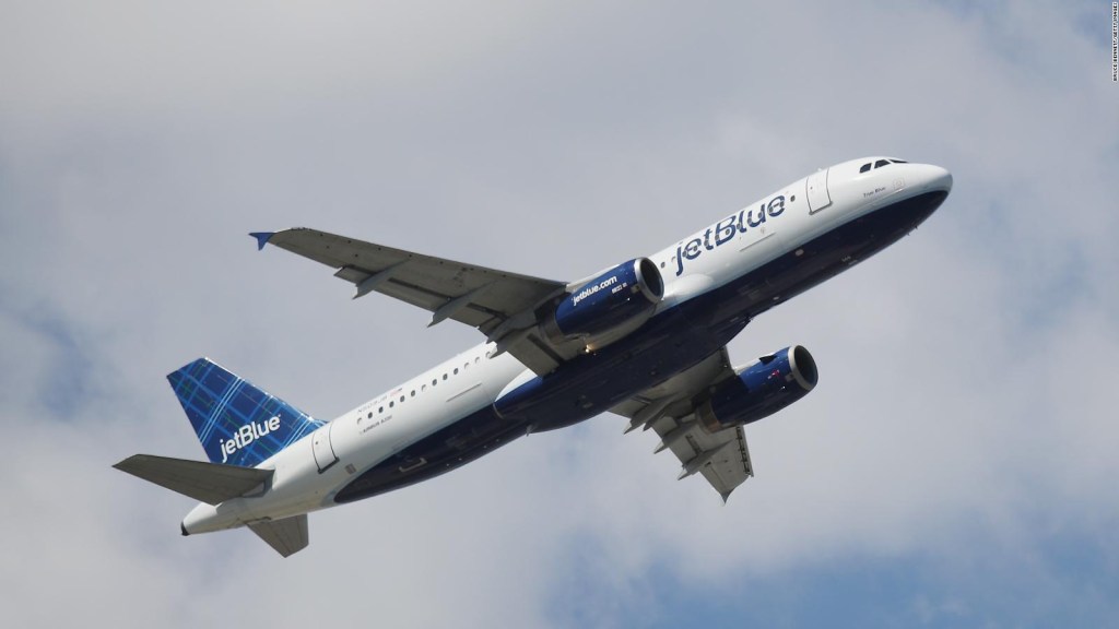 JetBlue and Frontier compete for the purchase of Spirit