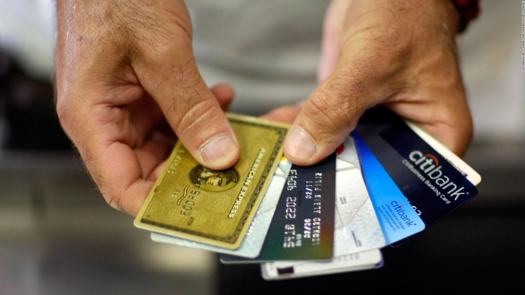 Aumenta el consumo de tarjetas de crédito en EE.UU.