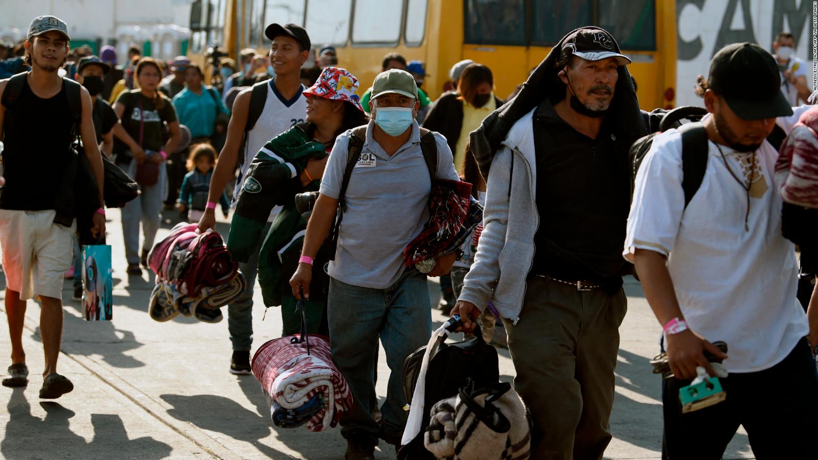 Megacaravana de migrantes parte del sur de México a EE.UU.