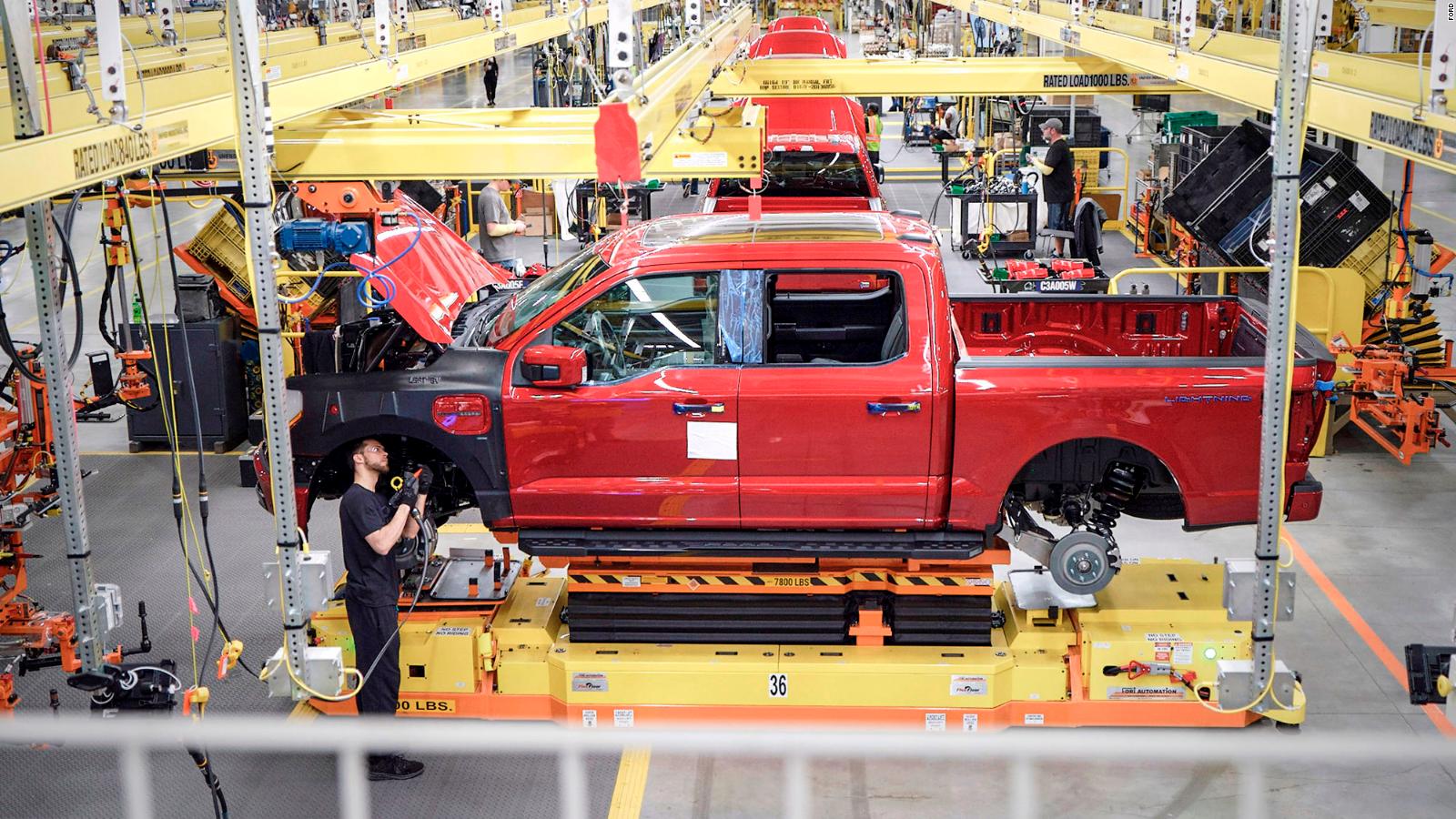 Ford lays off 700 workers on the F-150 electric line
