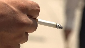 Mexicanos reaccionan a prohibición de fumar en el Zócalo