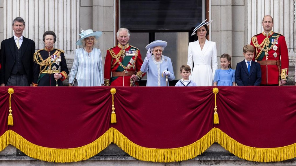 reina Isabel II balcón Buckingham