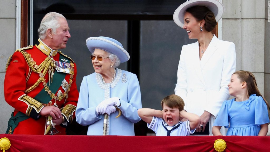 See the faces of Prince Louis during the celebration of Queen Elizabeth II