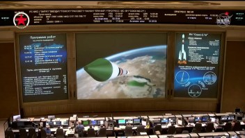 Nave rusa llega sin tripulación a la Estación Espacial Internacional