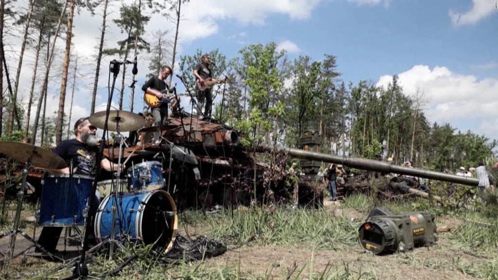 Ukrainian musicians convey the patriotic spirit to war anthems