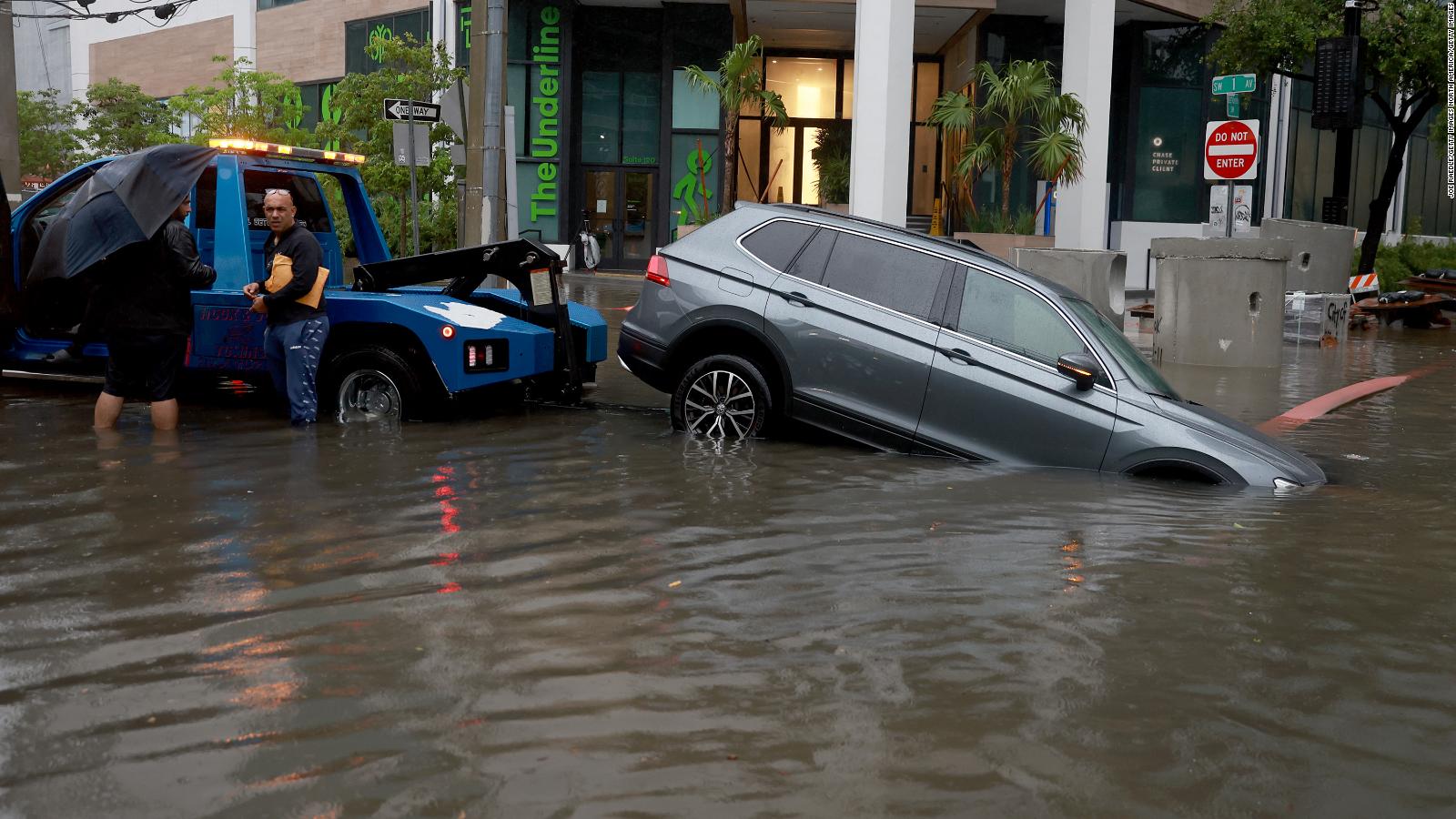 Tormenta tropical causa serias inundaciones en la Florida | Video