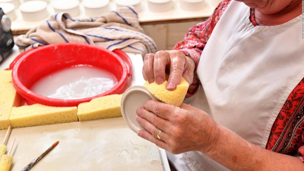 Are Sponges A More Hygienic Option For Washing Dishes?