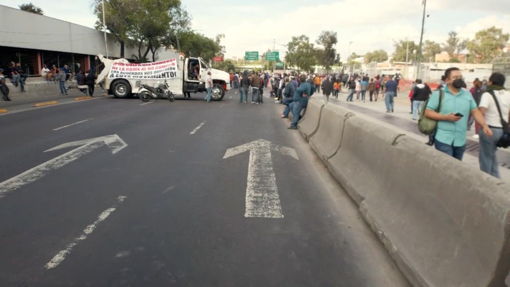 Autoridades mexicanas y transportistas chocan por aranceles