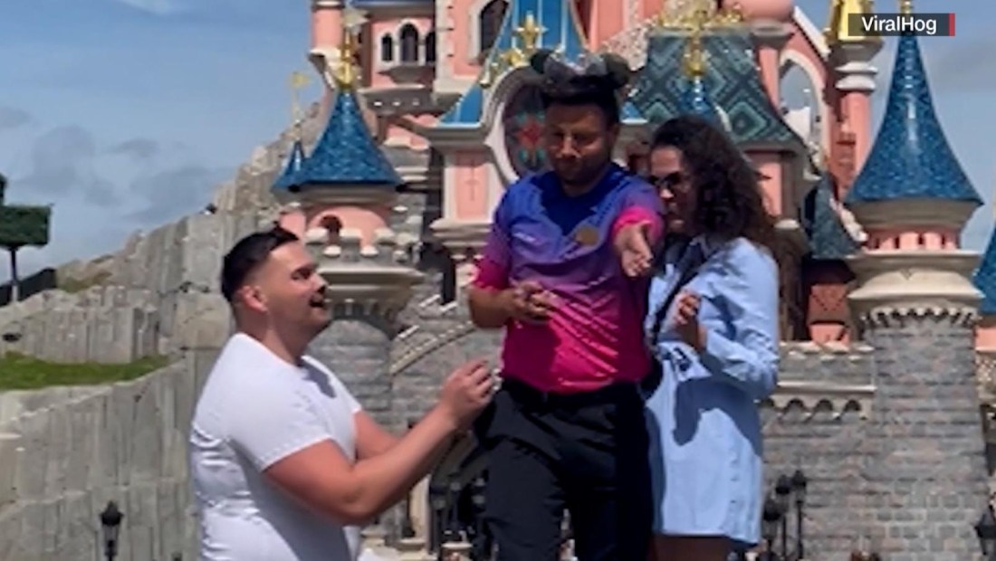 Mira cómo un empleado de Disney estropeó una propuesta de matrimonio