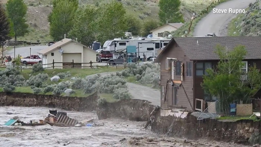 Historic floods in Montana: houses and roads flooded