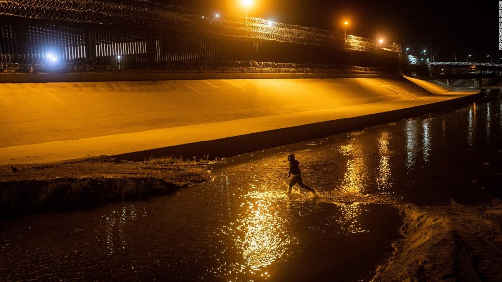 Patrulla Fronteriza evita que migrantes mueran ahogados en río Bravo