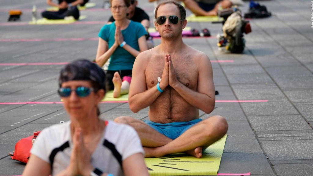Día del Yoga: el valor monetario de esta práctica