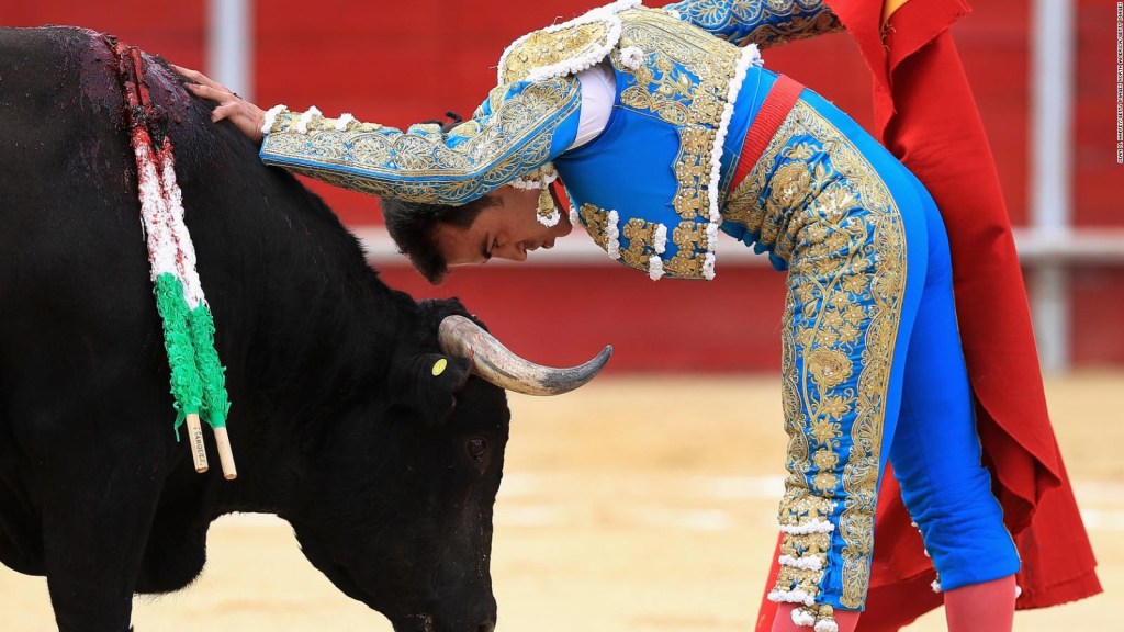 The controversy caused by closing the Plaza de Toros México