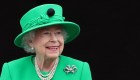 La reina Isabel II estrena nueva imagen para el verano