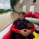 Inundaciones en Turquía: rescatan perros y vacas en bote