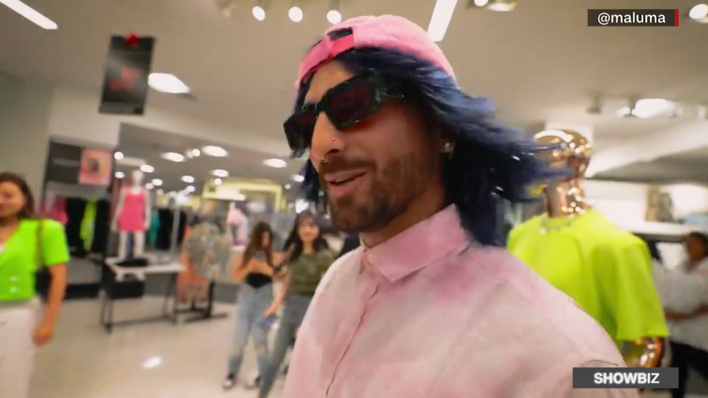 Maluma wears a wig to go unnoticed in a shopping center