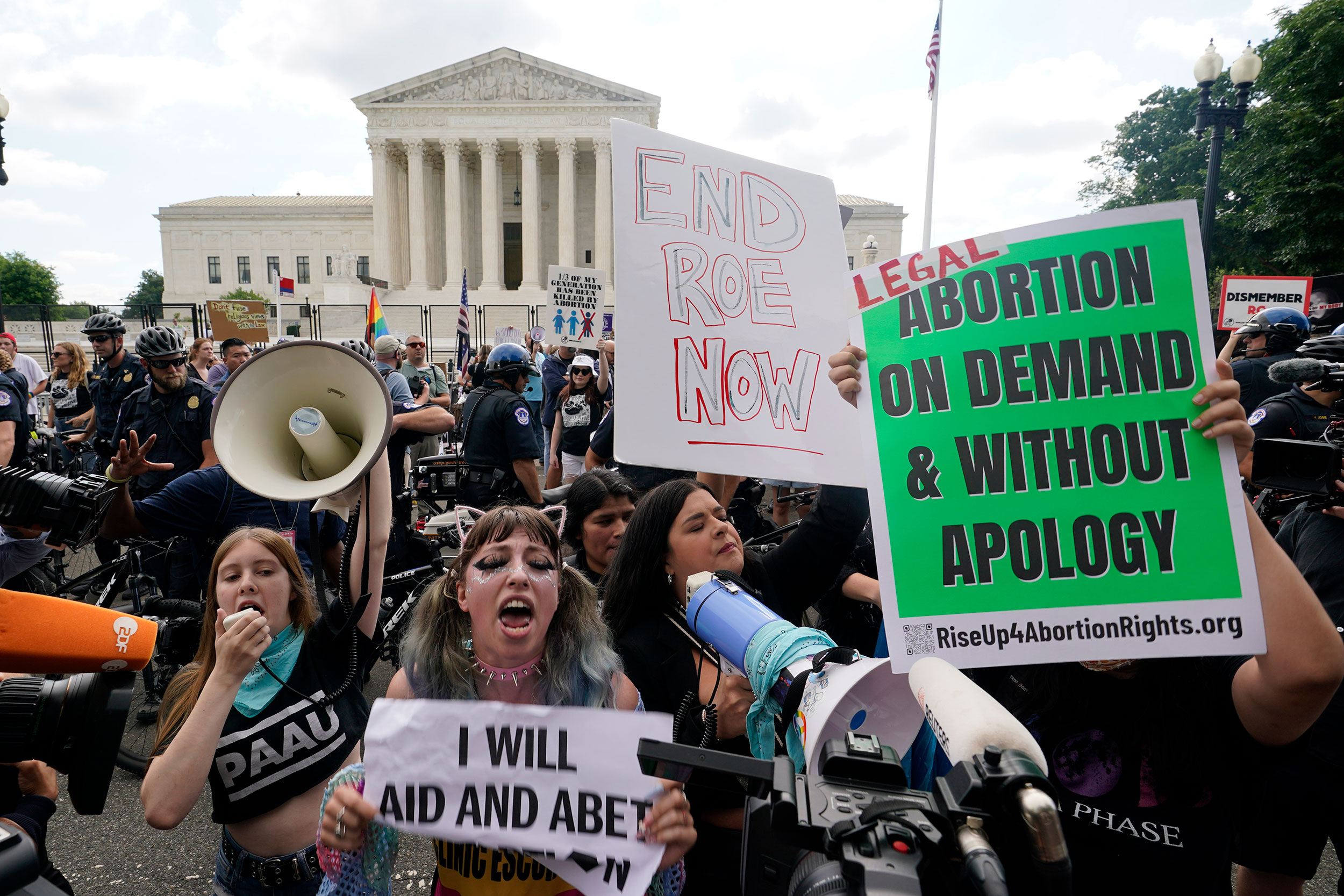 Por qué derogó la Corte Suprema de EE.UU. el derecho al aborto?