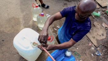 Un populoso municipio de Sudáfrica cuenta los días para quedarse totalmente sin agua