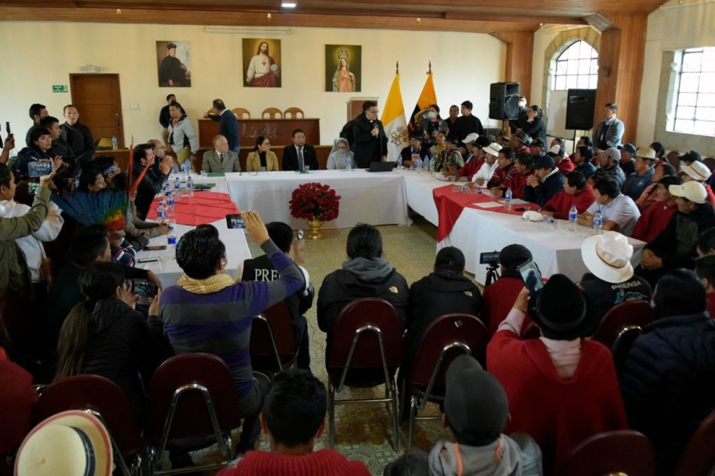 Representantes del Gobierno de Ecuador y de la Conaie se reunieron el lunes, sin grandes avances
