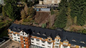 El hotel de Bariloche en el que murieron tres turistas uruguayos tras quedar atrapados luego de un alud de tierra
