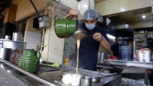 Pakistán sufre una fuerte crisis económica y el gobierno busca reducir el consumo de té