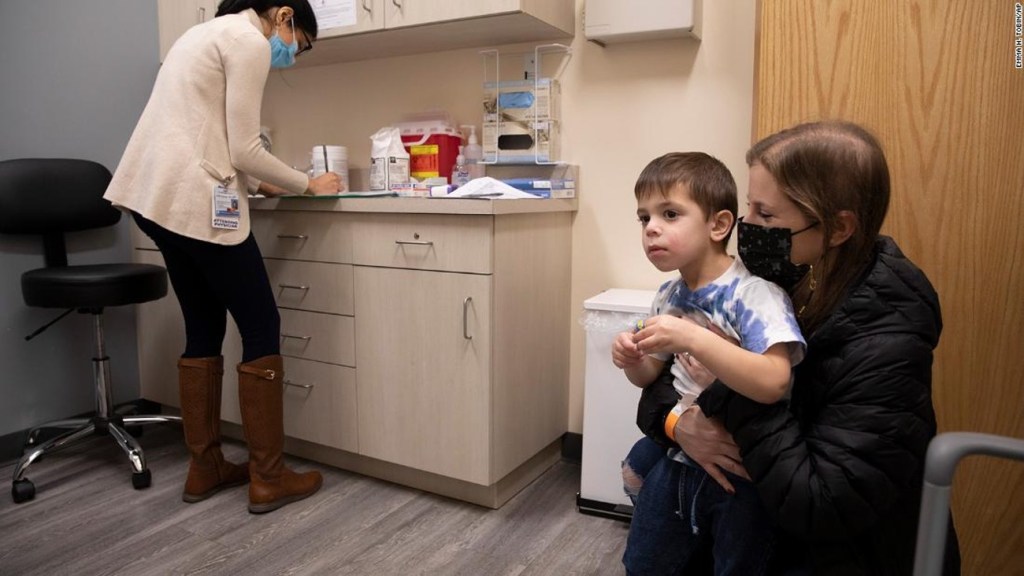 Los CDC habilitaron dos vacunas contra el covid-19 para niños de 6 meses hasta 5 años