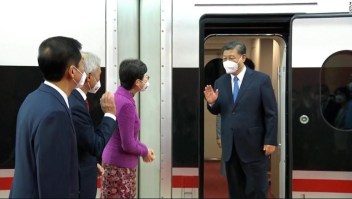 El presidente de China, Xi Jinping, llega a Hong Kong en tren de alta velocidad el 30 de junio.