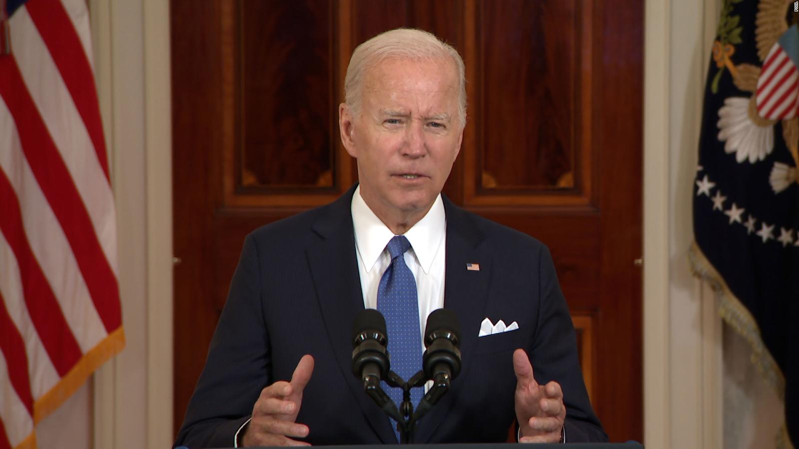 Biden says “women’s health and lives” are at risk after Supreme Court overturns Roe v.  Wade