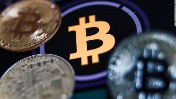 El bitcoin no detiene su caída y se acerca a un mínimo psicológico