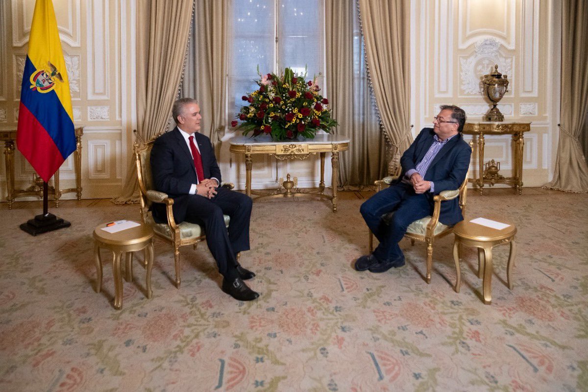 Iván Duque y Gustavo Petro se reúnen para discutir transición presidencial