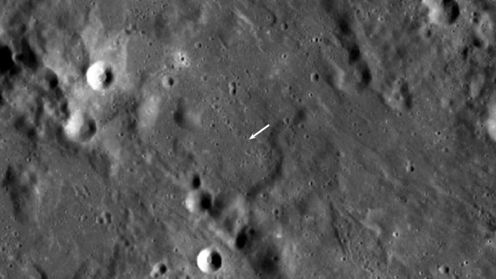 Imágenes del impacto de un cohete que dejó dos cráteres en la Luna
