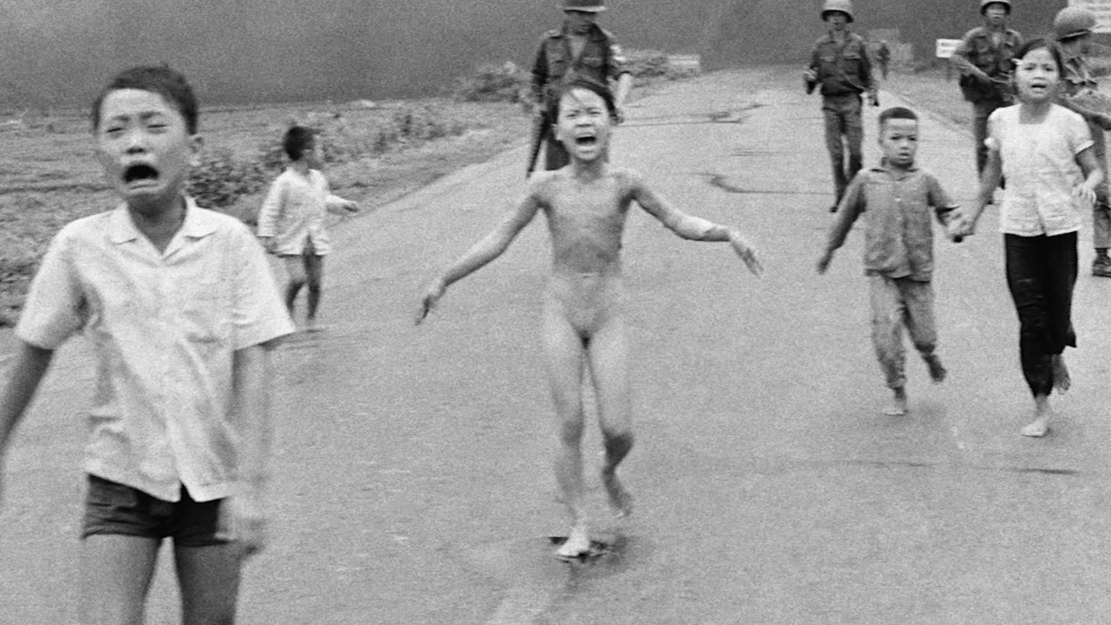 &quot;La niña del napalm&quot; recuerda el momento de la icónica foto 