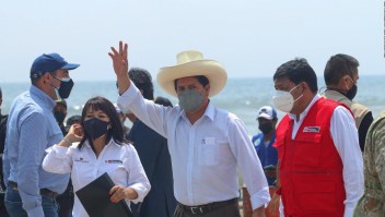 Vargas Llosa expresa su indignación con la presidencia de Perú