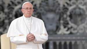 El papa dice que buscará viajar a la zona de guerra en Ucrania