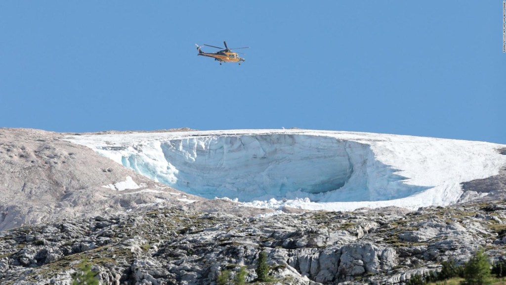 Derrumbe de glaciar en Italia deja 7 muertos y varios heridos