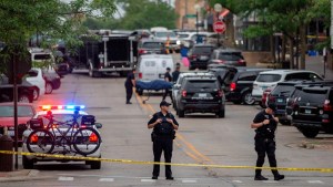 El gobernador de Illinois pide acciones urgentes para frenar los tiroteos