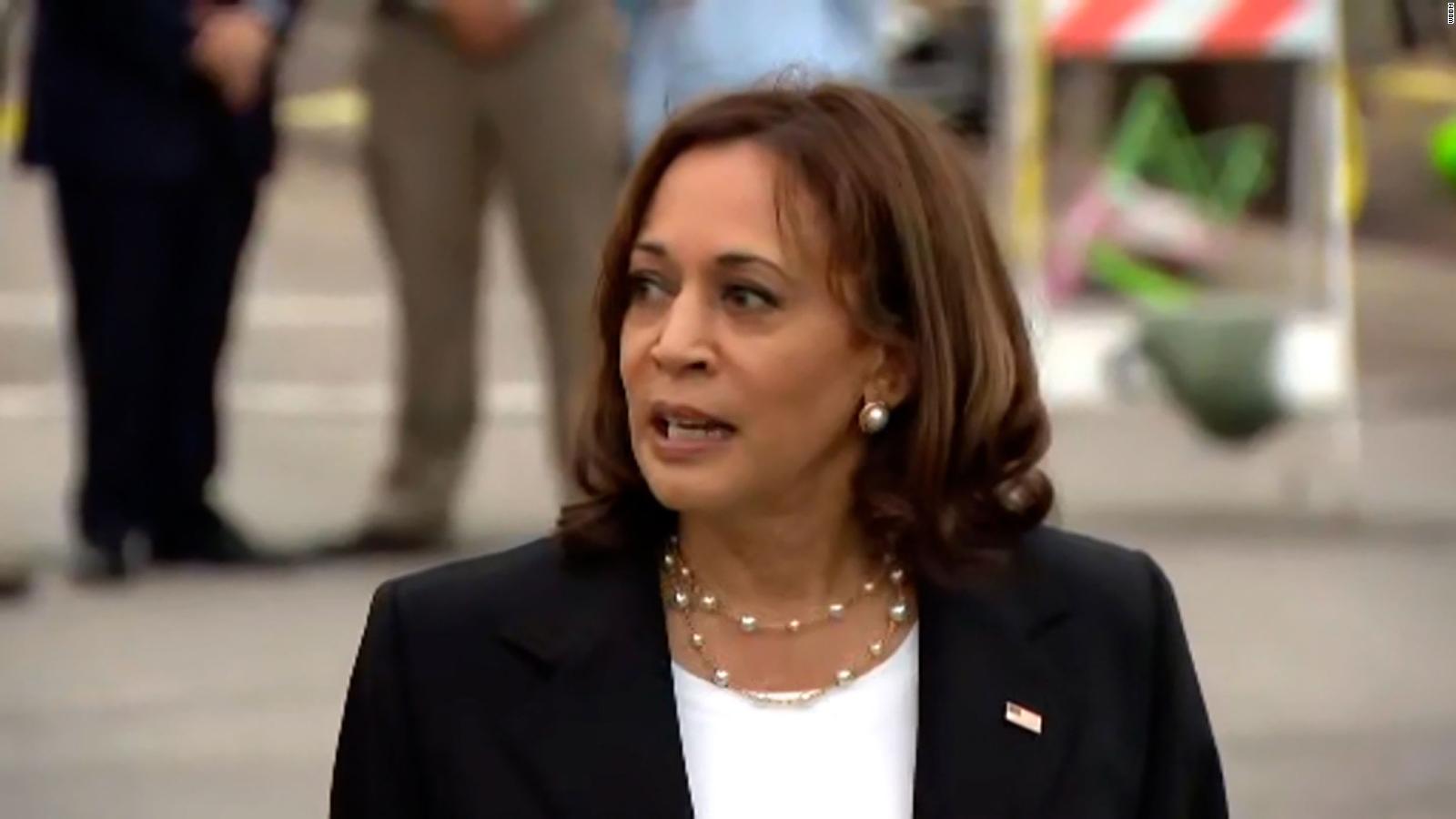 Kamala Harris Visita Escena Del Tiroteo En Highland Park Video