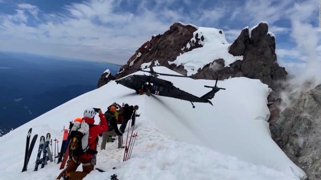 Rescatan a montañista accidentado en el monte Hood de Oregon