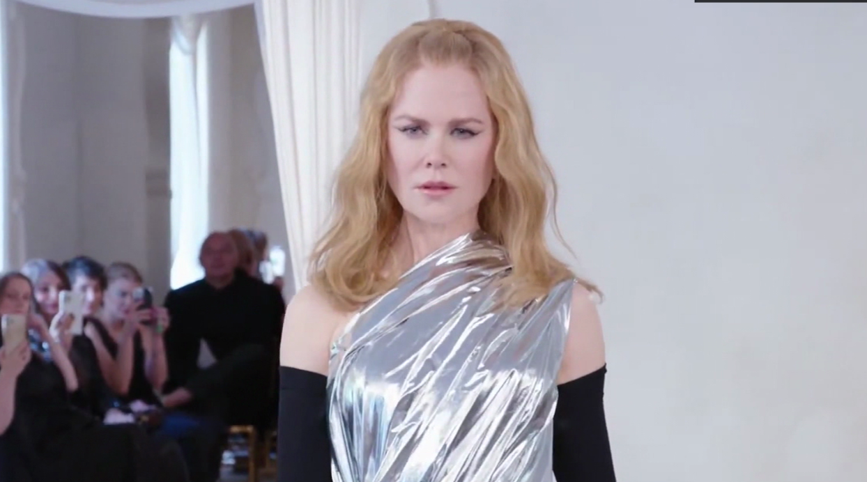 El llamativo vestido de Nicole Kidman en el desfile de la casa Balenciaga