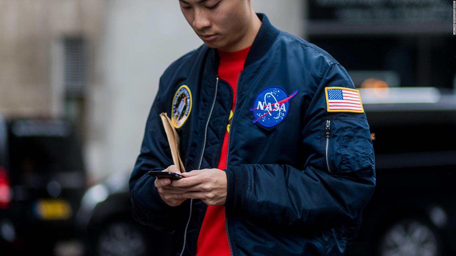 Por qué todo el mundo lleva ropa de la NASA? Esta es la historia detrás
