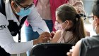 México empezó a vacunar muy tarde a niños, dice especialista