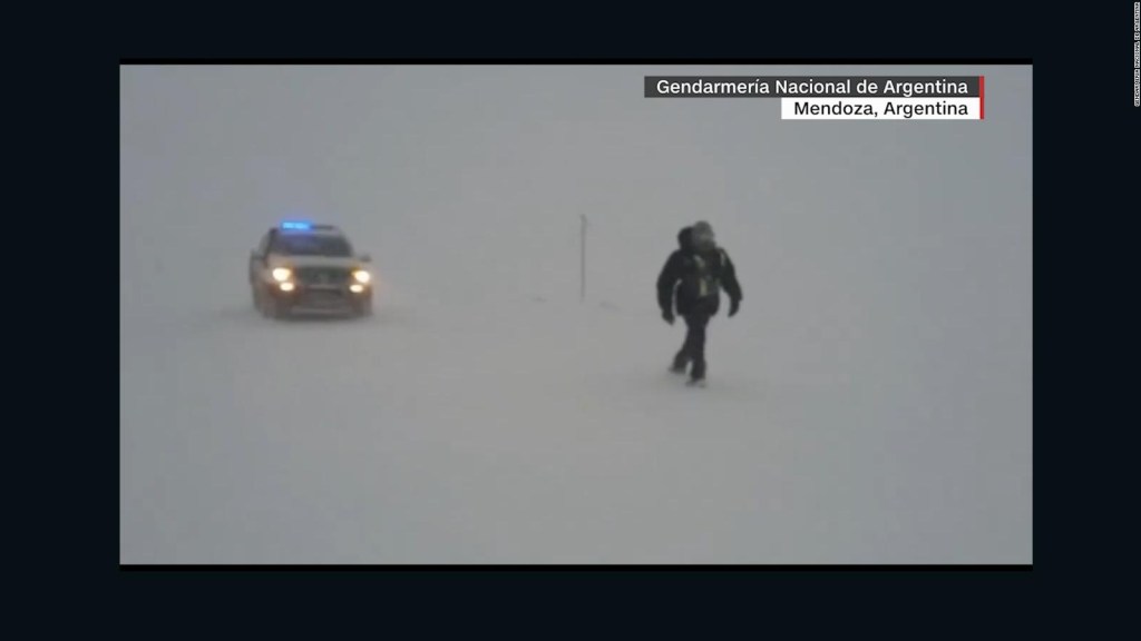 Hundreds of people spent the night stranded by a snow storm