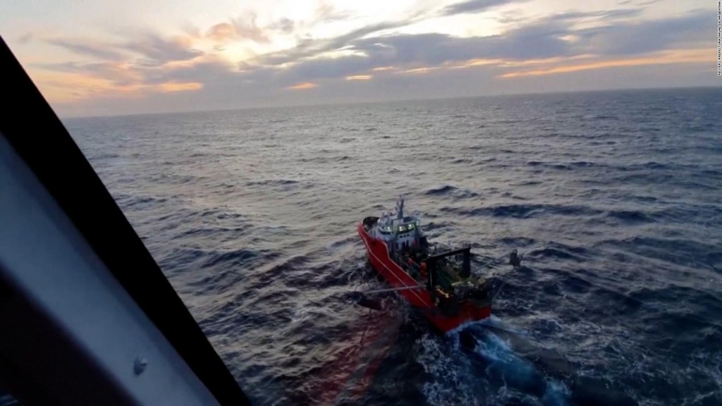 This is how they rescue a man who would have had a heart attack in the middle of the Argentine sea