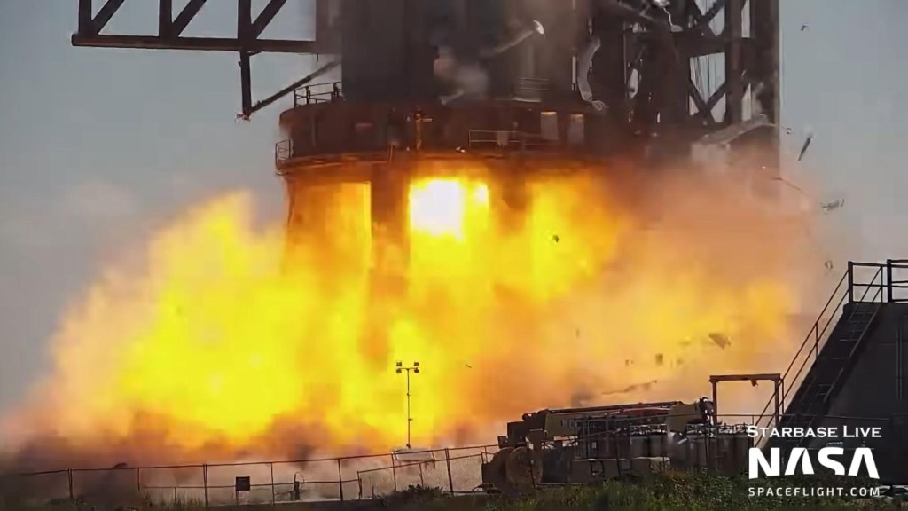 This was the moment of the explosion of the reactor of a SpaceX rocket