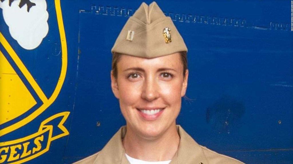 First female pilot in the Blue Angels squadron