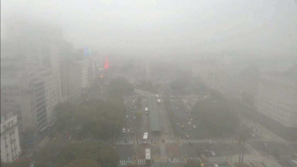 Cloud in the city?  Look at the thick fog that covered Buenos Aires