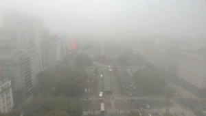 ¿Una nube en la ciudad? Mira la intensa niebla que cubrió Buenos Aires