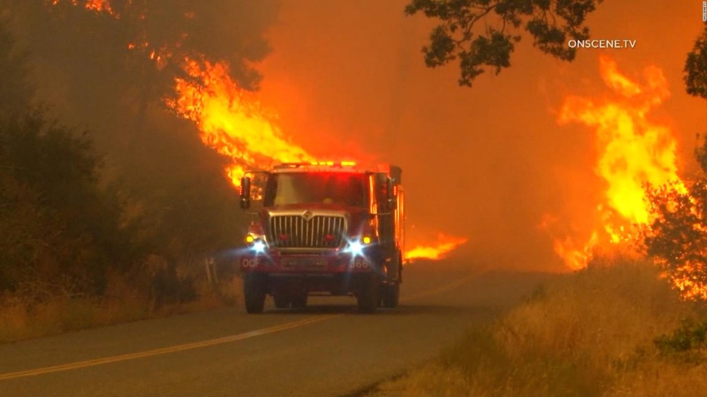 Incendio forestal en California está fuera de control