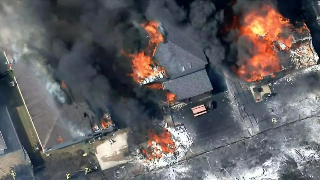 Grass fire consumes 26 homes in Balch Springs, Texas