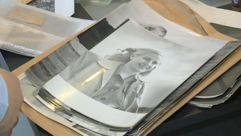 La icónica foto de Eva Perón con el pelo suelto
